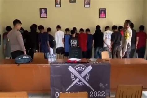 Bawa Senjata Tajam Puluhan Pelajar Di Sukabumi Ditangkap Polisi Saat