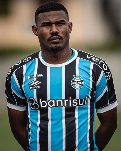 Botafogo encaminha contratação do lateral esquerdo Cuiabano do Grêmio