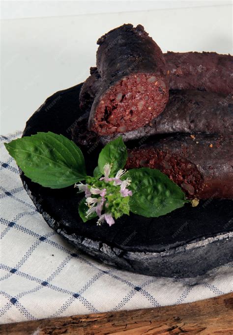 Morcilla Al Horno Salchichas Sangrientas En Tabla De Cortar De Madera