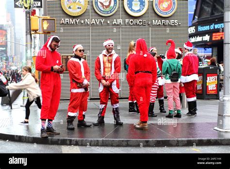 December 14 2019 New York New York Usa Santacon Nyc 2019 Santas