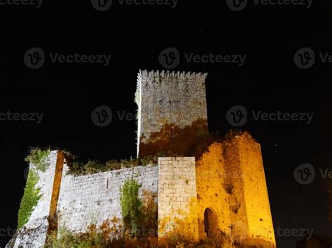 The castle seen at night 11566088 Stock Photo at Vecteezy