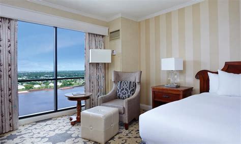 Rooms & Suites | Hilton New Orleans Riverside Downtown Hotel