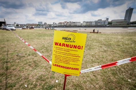 Rheinkirmes Düsseldorf 2023 Fotos vom Aufbau des Feuerwerks