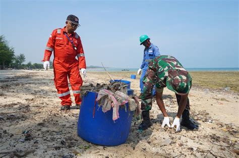 Peduli Kesehatan Lingkungan Pertamina Gelar Coastal Clean Up Di Tuban