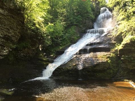 10 Breathtaking Pennsylvania Waterfalls To Visit This Year