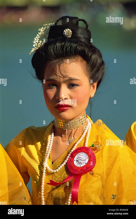 Myanmar Traditional Dress Hi Res Stock Photography And Images Alamy