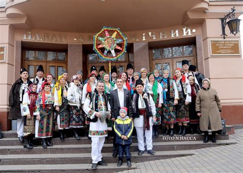 Pro Bucovina Cern U I La Cern U I S A Desf Urat Festivalul