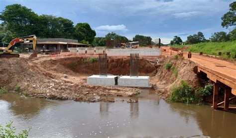 Pavimenta O Da Ms Avan A Constru O De Ponte Sobre O C Rrego