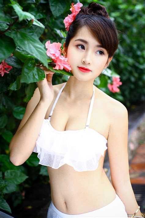 Hot girl Việt thiêu đốt hè bằng loạt ảnh cực nóng bỏng