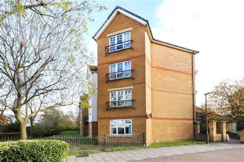 Greenhaven Drive London SE28 2 Bed Flat 1 400 Pcm 323 Pw For