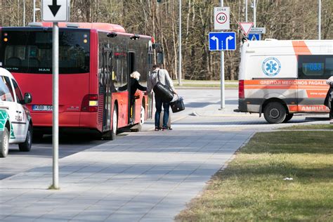 Vilniaus Gatves žaibiškai Skrodė Policijos Lydimas Autobusas Lėkė į