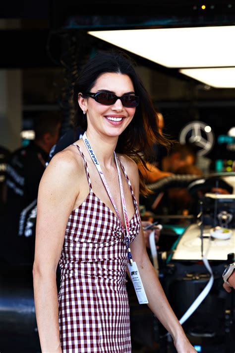 Tendance maillot de bain on sait où s offrir le bikini favori de Kendall Jenner Vogue France