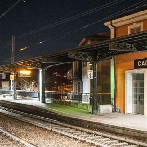 Cadorago Si Sdraia Sui Binari Treni Bloccati E Ritardi Sulla Linea