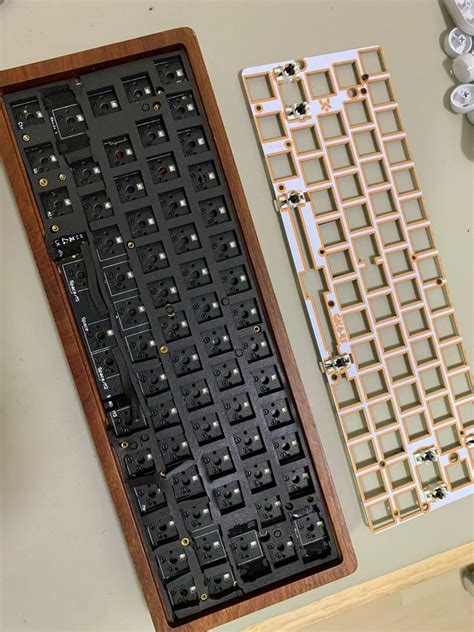 Gk Xs Rgb Mechanical Keyboard With Acrylic Cover Rosewood Case