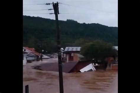 Suman Muertos Y Desaparecidos Por Inundaciones En El Sur De