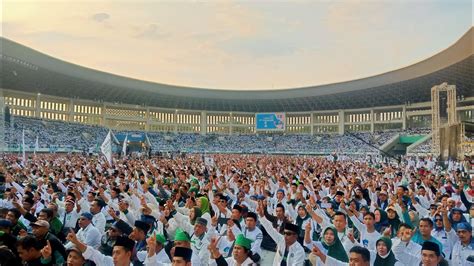 Ribuan Simpatisan Dan Kader Pkb Tumpah Ruah Di Stadion Manahan Solo