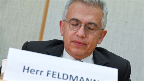 Prozess Gegen Frankfurts OB Peter Feldmann Beginnt Mit Schlagabtausch