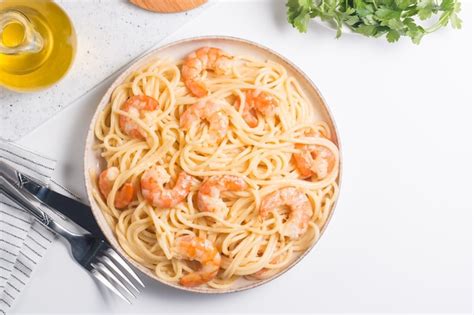 Massa Italiana Fettuccine Ou Espaguete Em Molho De Queijo Cremoso