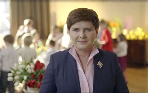 Czyżby Szydło nie posłuchała apelu Kaczyńskiego Składa życzenia i