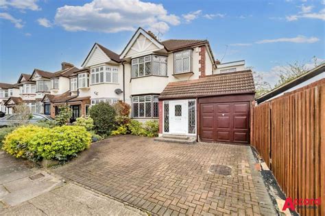 Roslyn Gardens Gidea Park Romford Rm2 4 Bed Semi Detached House £