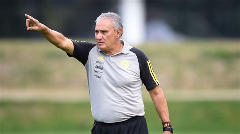 Tite esboça escalação do Flamengo para jogo contra o Atlético MG