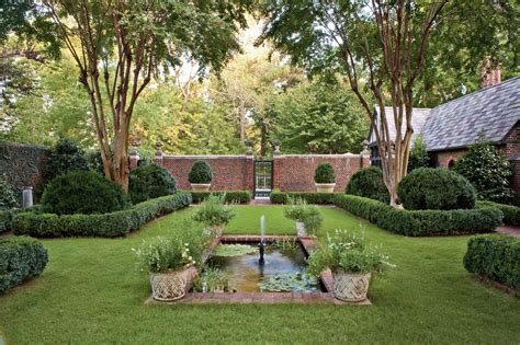 Formal Lawn Garden with Water Feature