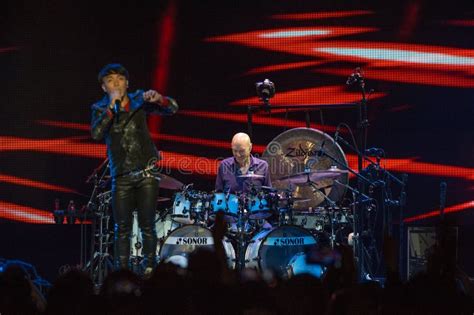 Journey in Concert at PNC Bank Arts Center Editorial Photo - Image of ...