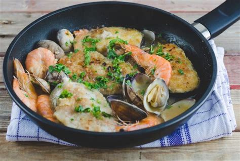 Pastel de merluza y gambas al horno receta fácil PequeRecetas