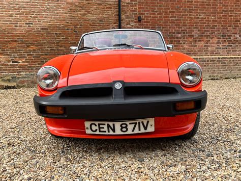 mg mgb  orange  winwick northamptonshire turn  classics