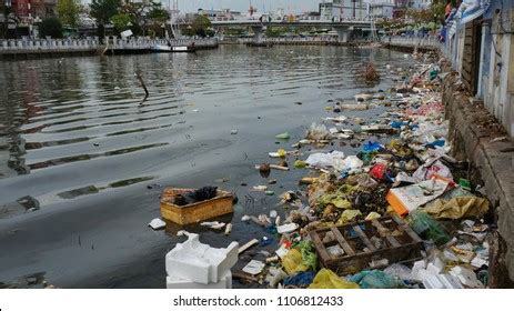 Throw Garbage River Royalty Free Images Stock Photos Pictures