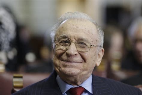 M Na Invizibil Care L Tot Salveaz Pe Iliescu Spotmedia Ro