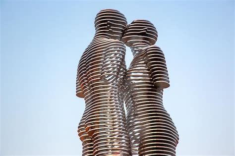 Premium Photo Sculpture Of Ali And Nino On The Waterfront In Batumi