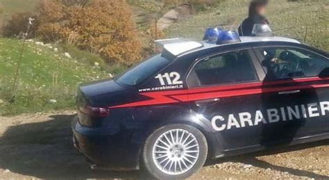 Si Taglia Le Vene Salvato Dai Carabinieri Poi Tenta Di Incendiare