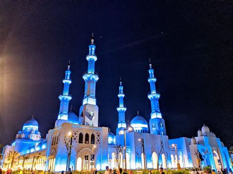 7 Masjid Terbesar Di Asia Tenggara