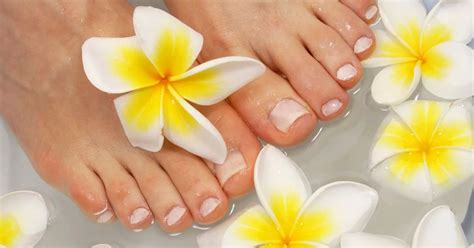 Get The Perfect Pedicure 6 Easy Steps To Get Your Feet And Nails