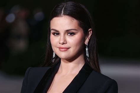 As Selena Gomez Opens Up In A New Documentary How To Spot The Signs Of Psychosis In A Loved One