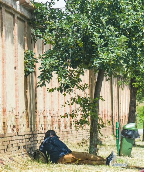 Modena Degrado Al Cimitero Risse Spaccio E Giacigli Di Fortuna