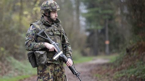 F R Millionen Franken Schweizer Armee Wird Neu Eingekleidet Fm Today