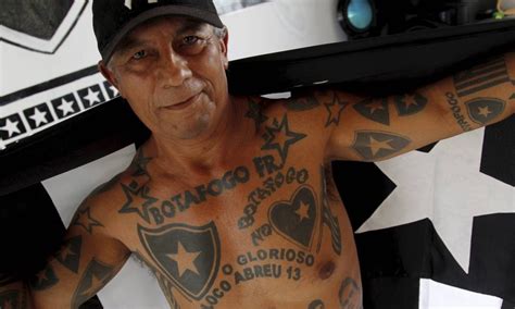 Botafoguense Fan Tico Tem Tatuagens Do Clube De Cora O Jornal O Globo