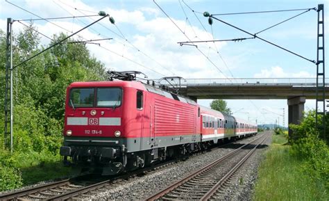 112 174 zieht ihre RB nach Würzburg durch den ehemaligen Haltepunkt