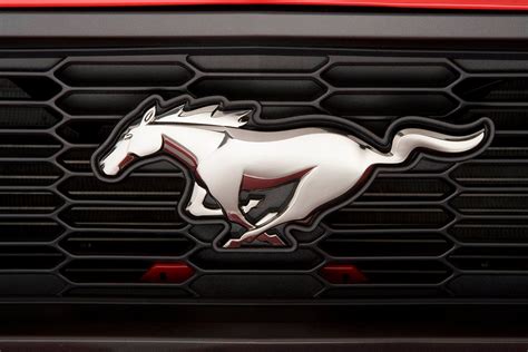 La Evoluci N Del Logo Del Ford Mustang