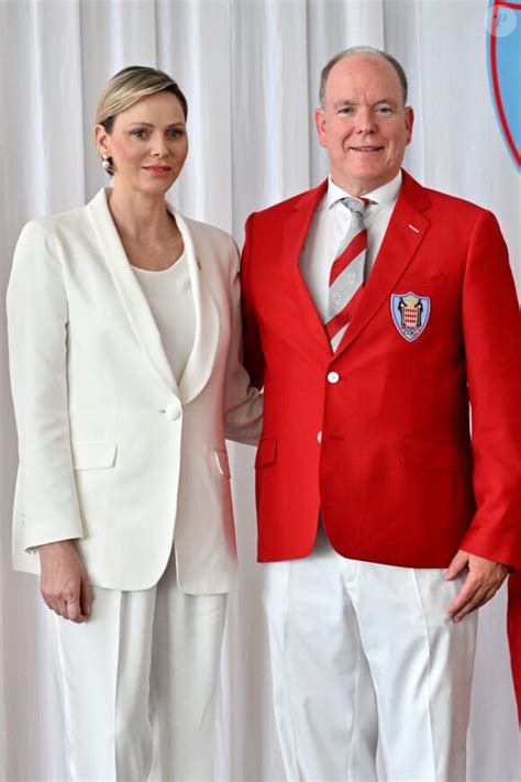 Charlene Et Albert De Monaco Amoureux Assortis Aux Couleurs Du Rocher