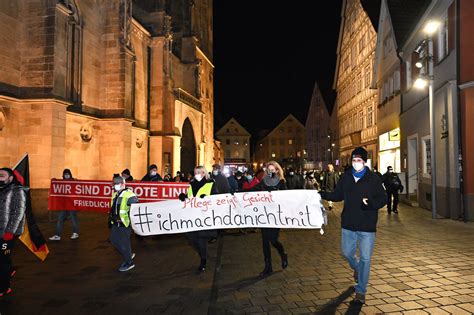 Menschen Bei Friedlicher Corona Demo In Reutlingen Reutlingen