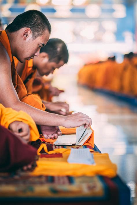 People Praying at the Temple · Free Stock Photo