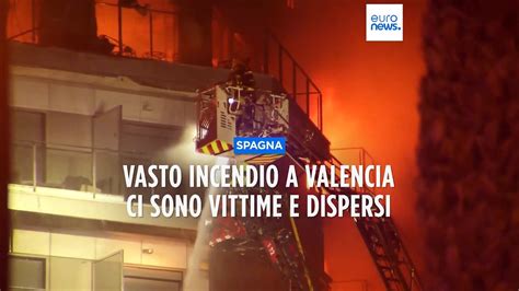 Spagna Incendio In Un Edificio A Valencia Morti E Decine Di