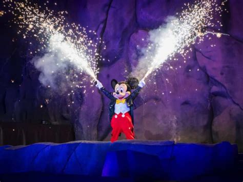 YOUR COMPLETE GUIDE TO DISNEY FIREWORKS AT WDW (+ TIPS FOR SEEING THEM ...