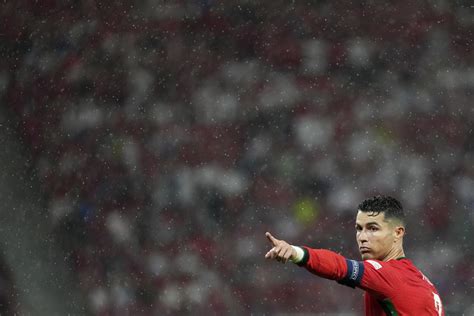 Cristiano Ronaldo Titular Y Capitán Con Portugal Primer Jugador Con 6 Eurocopas