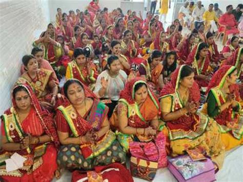 The Women Of Marwari Society Engaged In The Mangal Recitation Of Rani