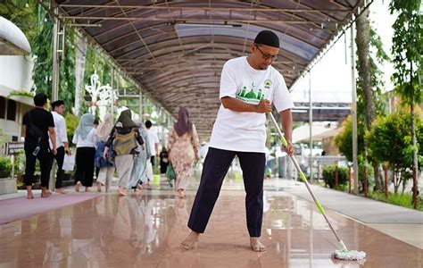 Gerakan Masjid Bersih 2024 Kolaborasi DMI Unilever Indonesia Sapa