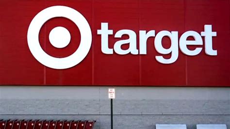 target   closing  stores   surging retail thefts
